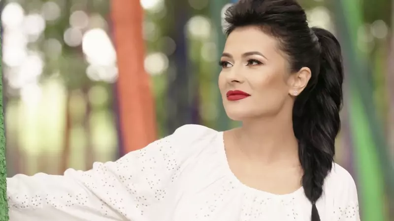 Olguța Berbec este însărcinată pentru a doua oară.  Interpreta de muzică populară a postat prima fotografie cu burtica