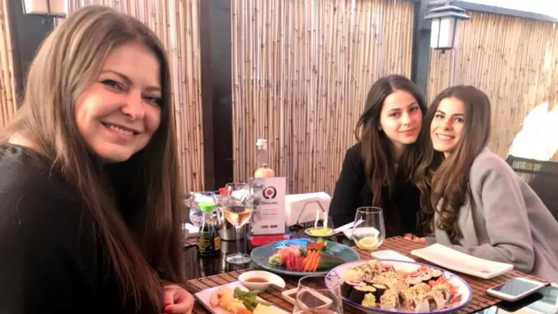 Ce mari au crescut și ce frumoase sunt fiicele Ritei Mureșan! Gloria și Rebecca studiază în străinătate