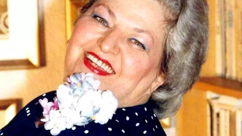 Draga Olteanu Matei a fost înmormântată, la Piatra Neamț, cu onoruri militare! Imagini emoționante de la ceremonie