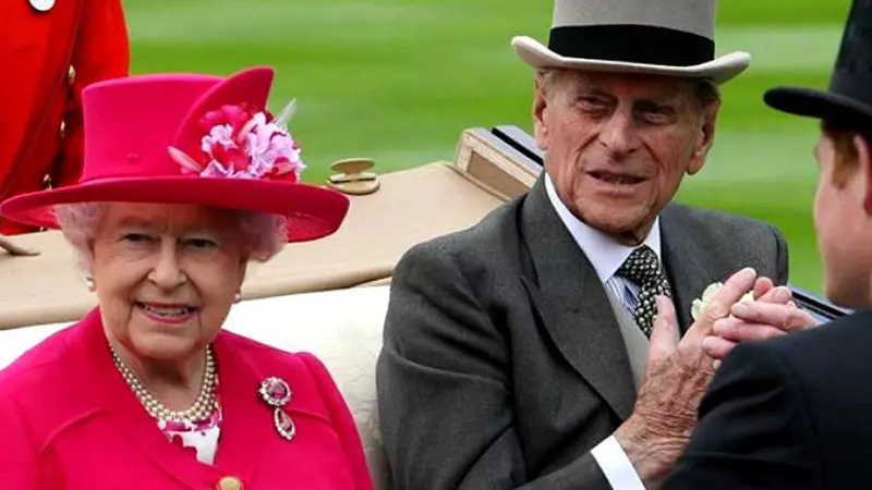 Regina Elisabeta a II-a și Prințul Philip au aniversat 73 de ani de căsnicie! Fotografia celei mai triste aniversări