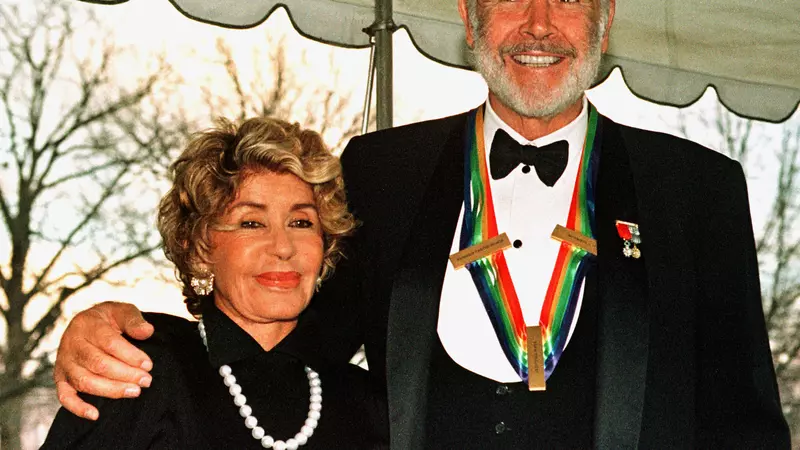 Soția lui Sean Connery vinde vila în care s-a filmat James Bond, la o săptămână după ce actorul a încetat din viață! Ce avere fabuloasă avea