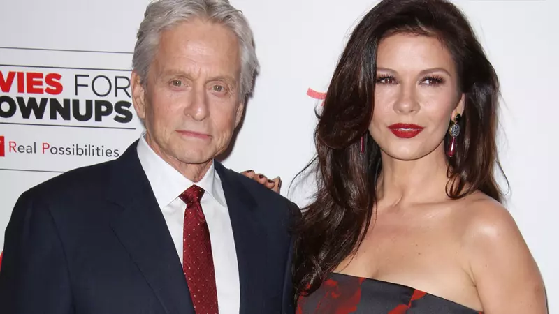 Michael Douglas și Catherine-Zeta Jones sărbătoresc 20 de ani de căsătorie. Cum a început povestea lor: a fost dragoste la prima vedere