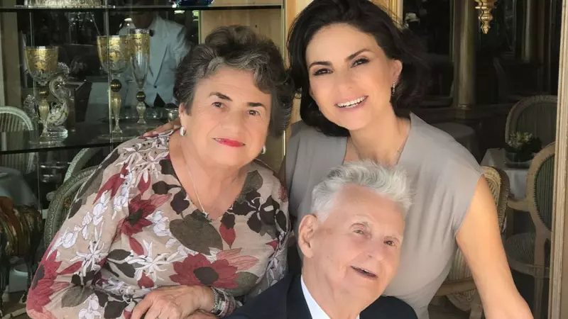 Ramona Bădescu este în doliu. Tatăl vedetei a murit de COVID-19 la spitalul pe care el l-a construit