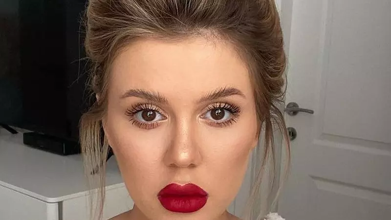 Emily Burghelea a pozat nud, însărcinată în 7 luni. Cum arată fosta asistentă TV