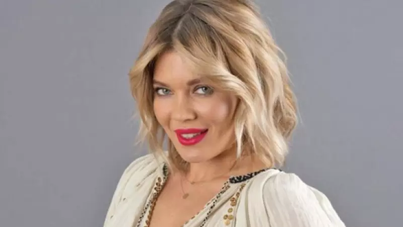 Smiley și Gina Pistol, primul sărut în public. Artistul și-a surprins iubita de ziua ei, pe platourile de filmare de la Chefi la Cuțite