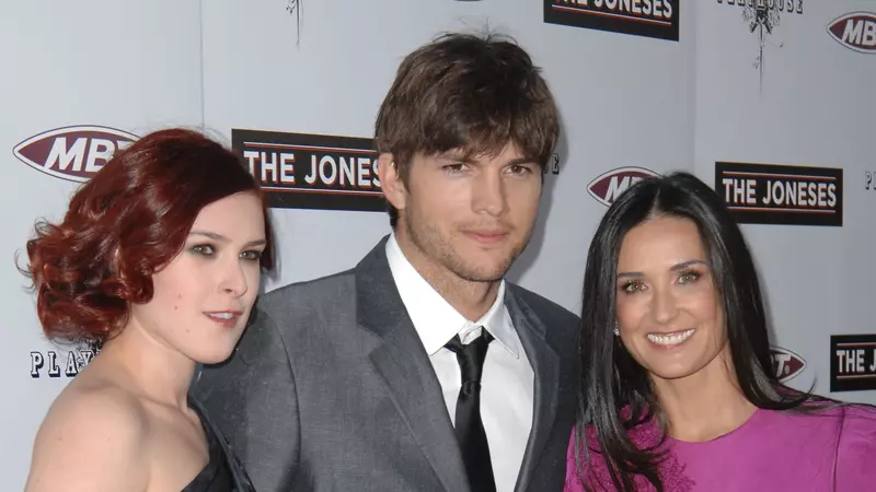 Fiica lui Demi Moore a fost îndrăgostită de Ashton Kutcher! Ce s-a întâmplat când a aflat că mama ei se iubea cu actorul