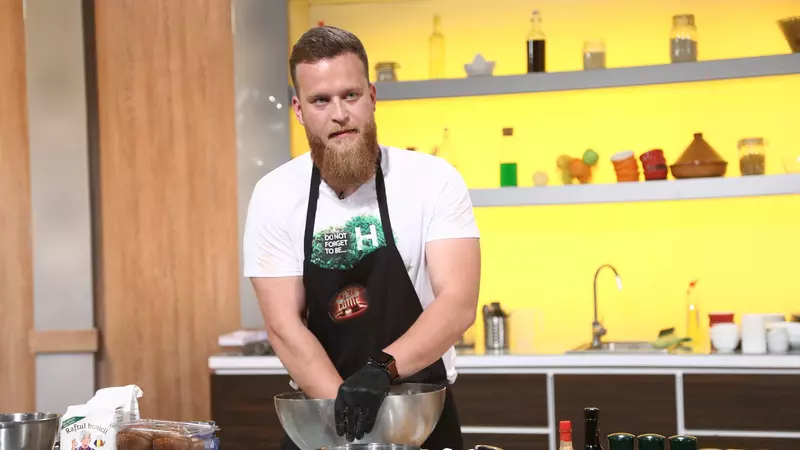 Cine e Robert Vasiliu, alias Ragnar, de la Chefi la Cuțite