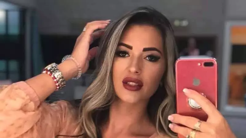 Mona de la Puterea Dragostei s-a luat la bătaie cu altă femeie. La scenele de groază a asistat și iubitul ei: ”Îi curgea sânge”