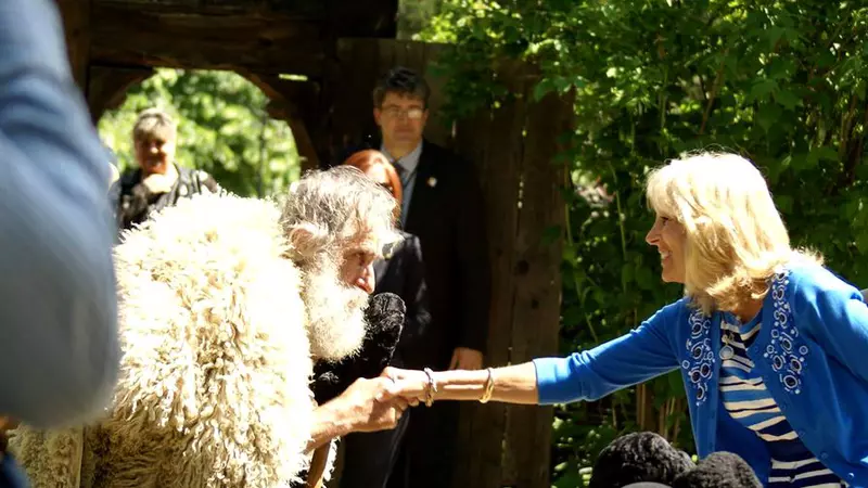 Jill Biden, Prima Doamnă a Statelor Unite, cucerită de Nea Sandu, ultimul opincar al Olteniei. Când și cum s-au cunoscut