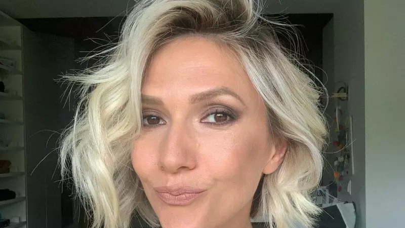 Cum arată Adela Popescu însărcinată în 5 luni, cu burtica la vedere. Nu s-a îngrășat deloc!