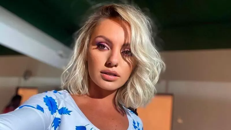 Alexandra Stan a plâns, la Survivor, când și-a amintit că a fost bătută de fostul iubit. Sora ei: "Nu suportă violența nici fizică, nici verbală"