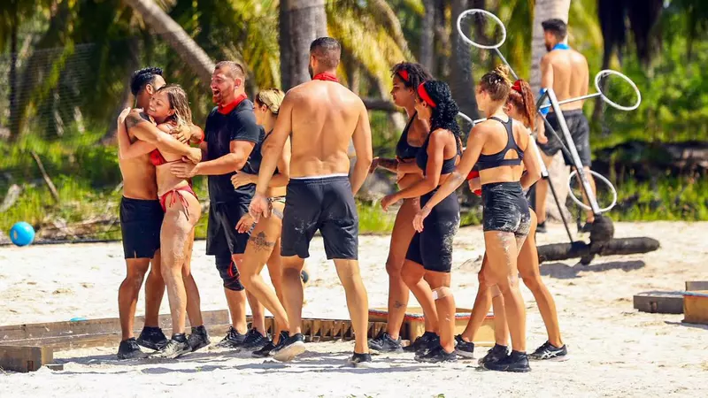 Dialog spumos între Alin Sălăjean și Jador la Survivor. Totul a pornit de la Alexandra Stan: "Mânca-ți-aș carnea ta de hoț!"