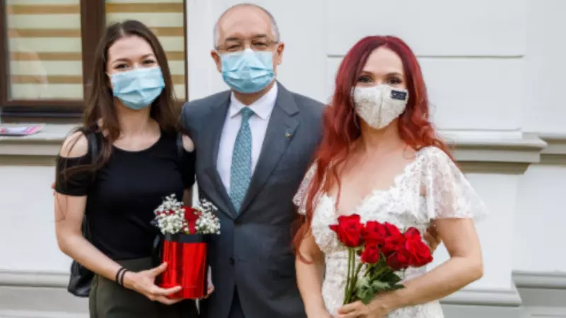 Cum arată și cu ce se ocupă fiica lui Emil Boc. Cezara a ajuns vedetă pe Internet