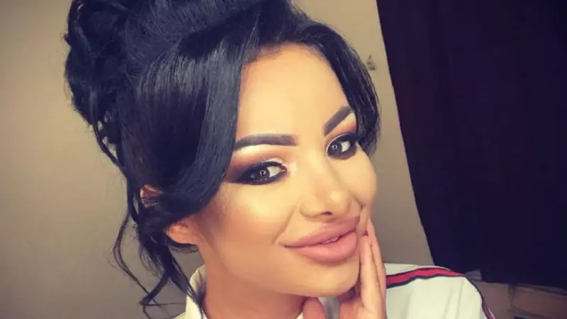 Cine este Larisa Munteanu de la Burlacul. Are iubit, dar a încercat să-l sărute pe Andi