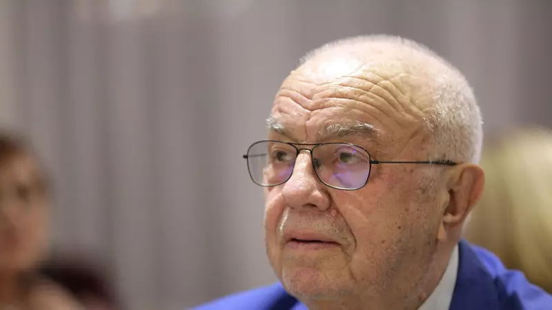 Alexandru Arșinel, testat pozitiv cu COVID-19, după ce s-a vaccinat: ”Sunt în spital și eu, și soția”