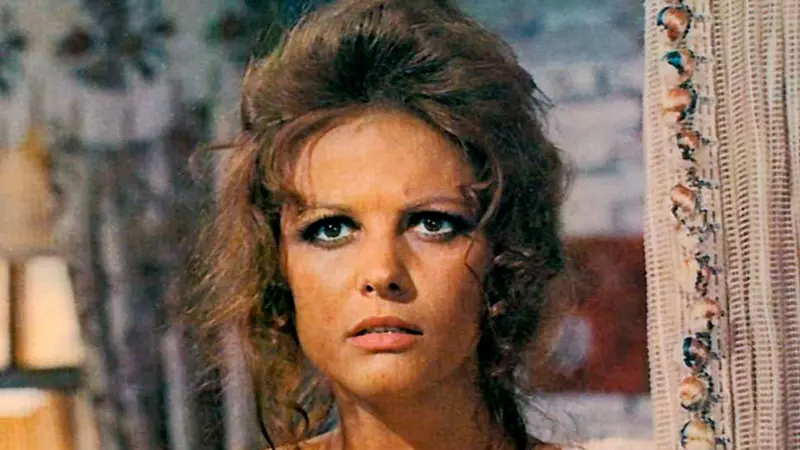 O mai ții minte pe Claudia Cardinale, sex simbolul anilor '60? Cum arată la 83 de ani, fără operații estetice
