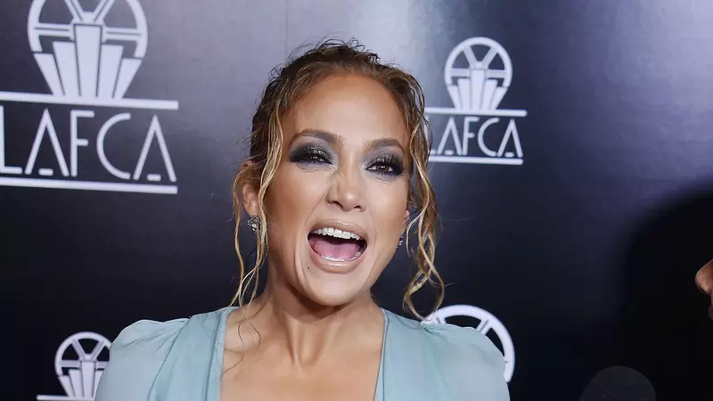 Cum arată mama lui Jennifer Lopez, la 75 de ani. Pare de 50