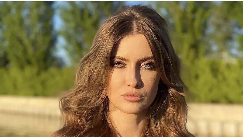 Iulia Albu a făcut un tratament cu injecții în scalp: „Mi-am pierdut aproape jumătate de păr”