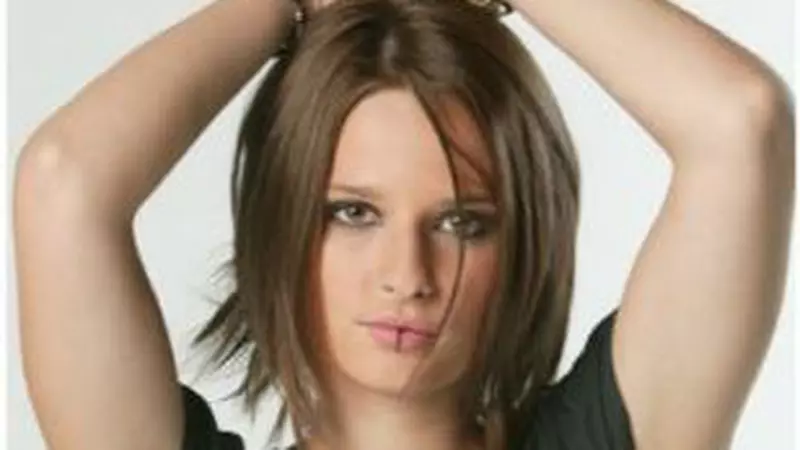 O mai ții minte pe Fefe din Inimă de țigan? Ce face și cum arată acum Adina Galupa