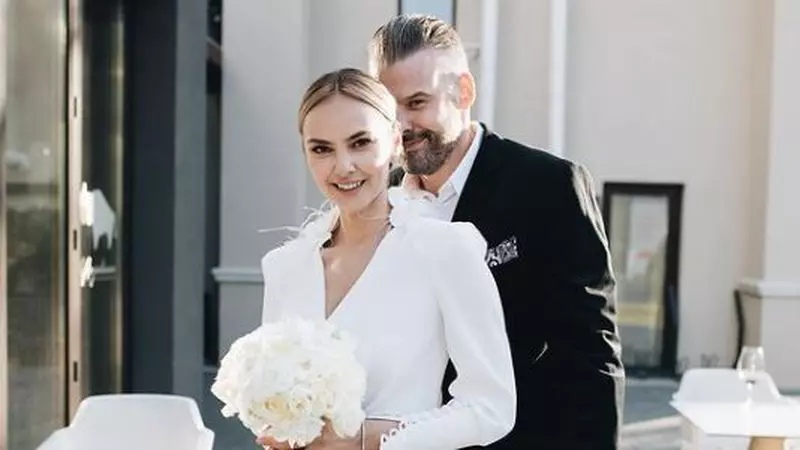 Roxana Ionescu și Tinu Vidaicu, primele imagini de la petrecerea de nuntă. Mireasa a avut o rochie superbă