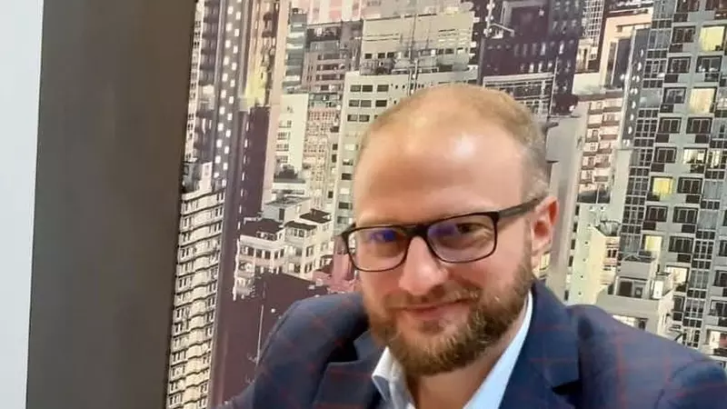 Andrei Tinu va deveni tată a treia oară. Primele imagini cu iubita însărcinată