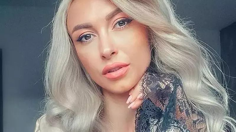 Andreea Bălan, mamă sexy la 37 de ani. A pozat în costum de baie pentru VIVA!