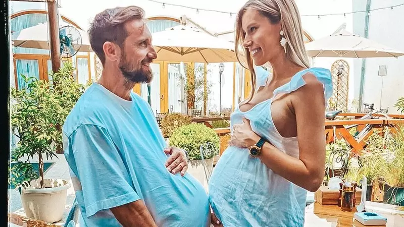 Cum arată Gabriela Prisăcariu în costum de baie, în luna a opta de sarcină