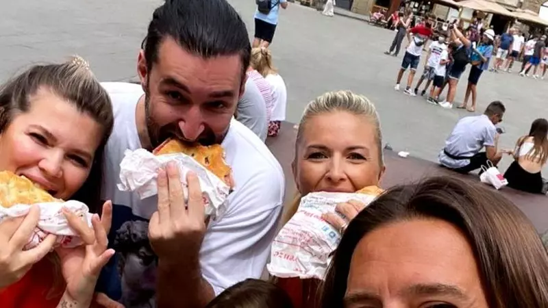 Gina Pistol și Smiley, prima vacanță cu Josephine. Cu ce alt cuplu de vedete au plecat în Florența