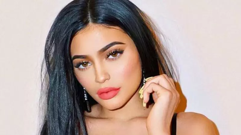 Primele imagini cu Kylie Jenner însărcinată a doua oară. Și-a arătat burtica de gravidă