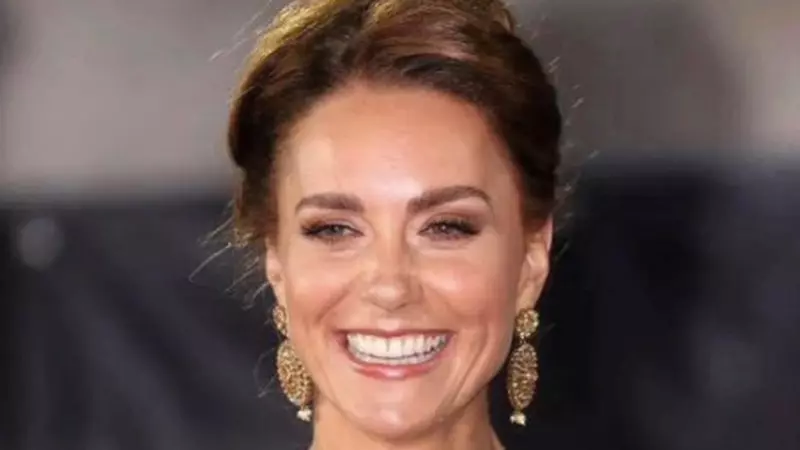 Ce secret ascunde rochia purtată de Kate Middleton la premiera James Bond. Mesajul din spatele țiutei