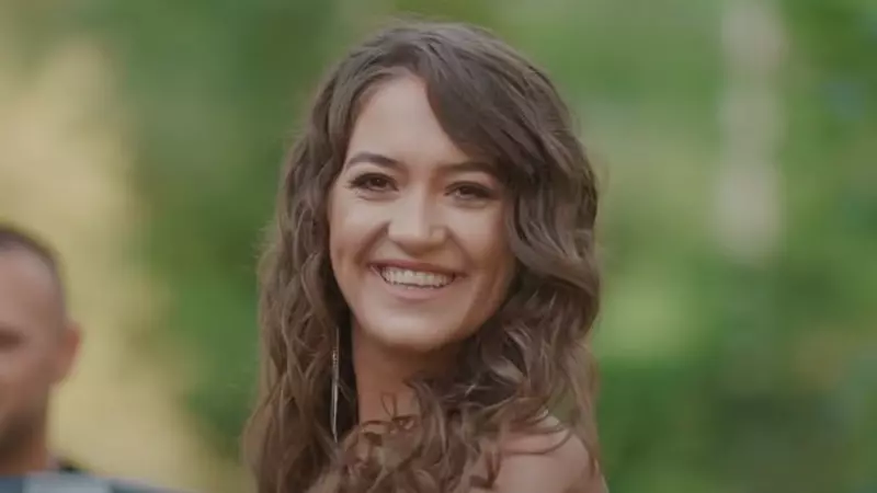 Cine este Carmen Chindriș. L-a fascinat pe Mihai Bendeac, la iUmor