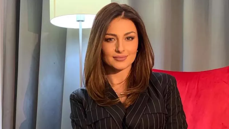 Elena Marin s-a fotografiat în cârje, după ce s-a operat la picior: „Voi mai putea dansa?”