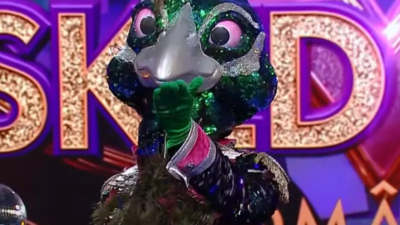 Cine crede Adela Popescu că este Păunul de la Masked Singer: „E preocupat de cum arată”