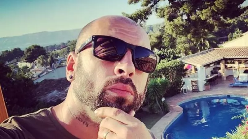 Cine este CRBL de la Power Couple. A locuit o perioadă în Spania, împreună cu soția și fiica lui