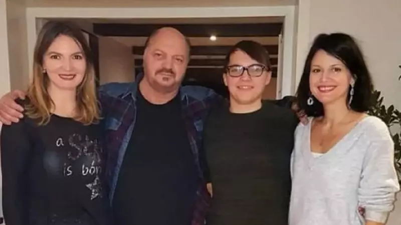 Primele imagini de la priveghiul lui Victor Socaciu. Fiul artistului e profund îndurerat