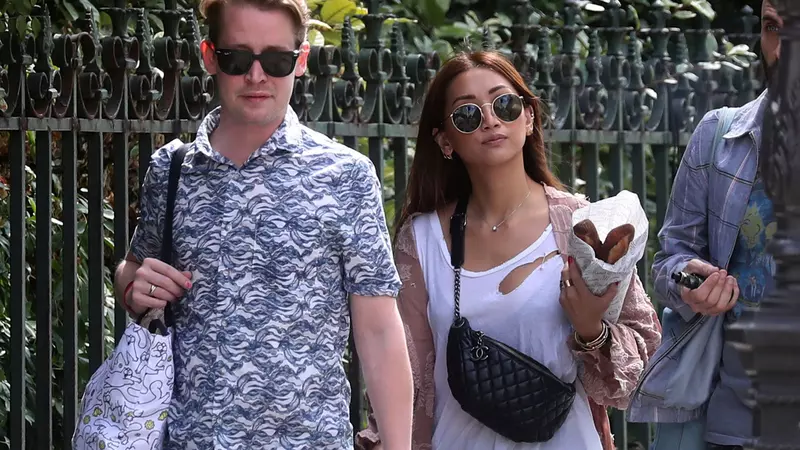 Macaulay Culkin și Brenda Song s-au logodit. Sunt împreună de 4 ani și au un băiețel