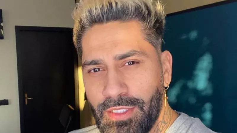 Cine este Connect-R. A fost vânzător de ziare și a suferit de o boală grea