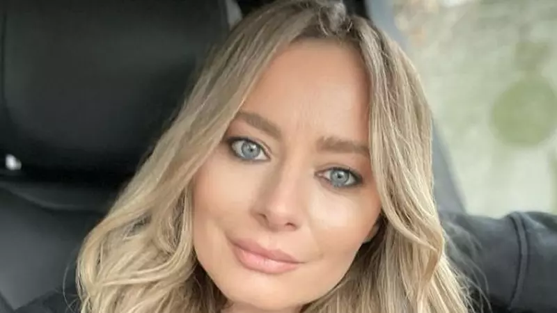 Laura Cosoi a pozat goală, însărcinată în 5 luni. Cum arată actrița