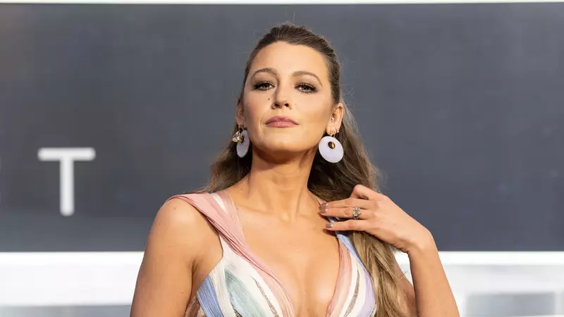 Blake Lively a fost fotografiata cu lenjeria la vedere, pe covorul roșu. Imaginile au devenit virale