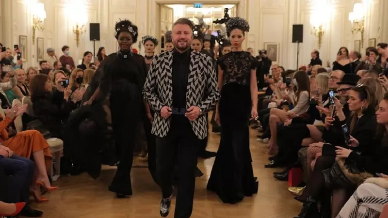 Loredana Groza și fiica ei, show de zile mari la Paris Fashion Week. Au prezentat pentru Cătălin Botezatu