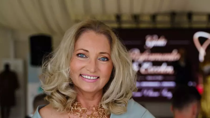 Florina Mărcuță, fosta soție a lui Bebe Cotimanis, s-a înscris la Teologie: "Am închis școala de machiaj"