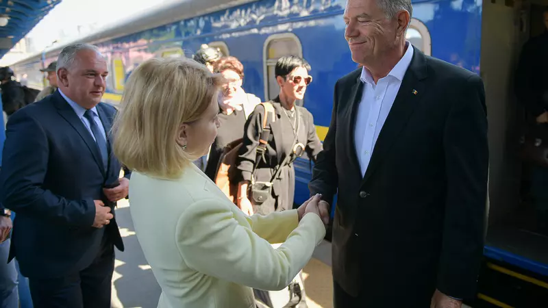 Klaus Iohannis a ajuns azi la Kiev. Alertă de raid aerian în Ucraina, în timpul vizitei președintelui României