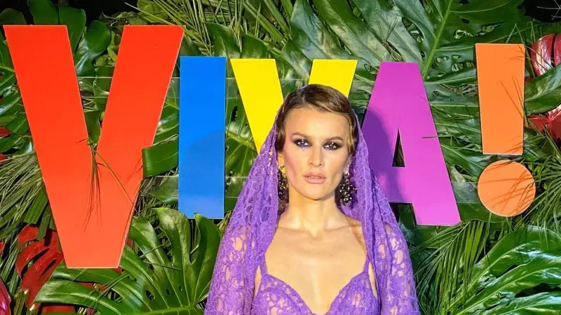 Ruxi, ținută mega excentrică la petrecerea VIVA! Outfitul ei a atras toate privirile