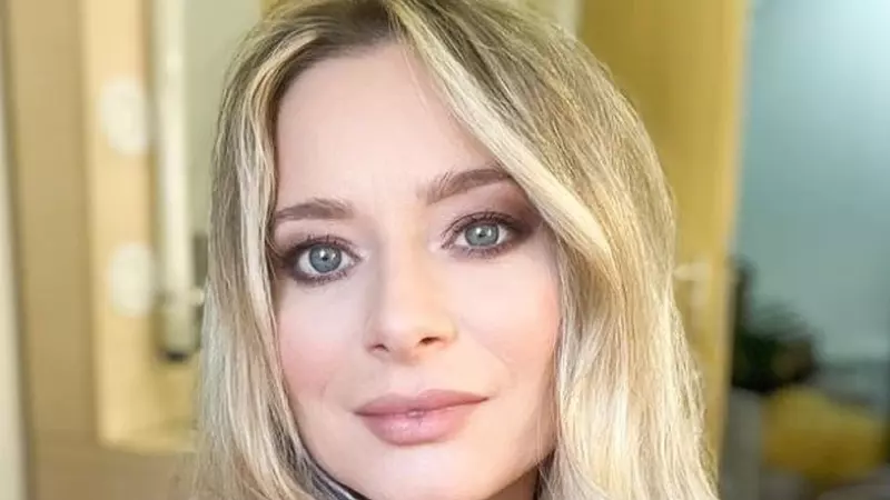 Laura Cosoi a născut cea de-a treia fetiță. Prima imagine cu bebelușul: „Lara. Mulțumim, Doamne!”