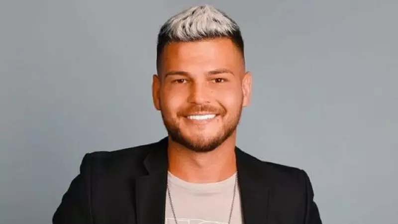 Cine este Răzvan Botezatu. A recunoscut că este gay