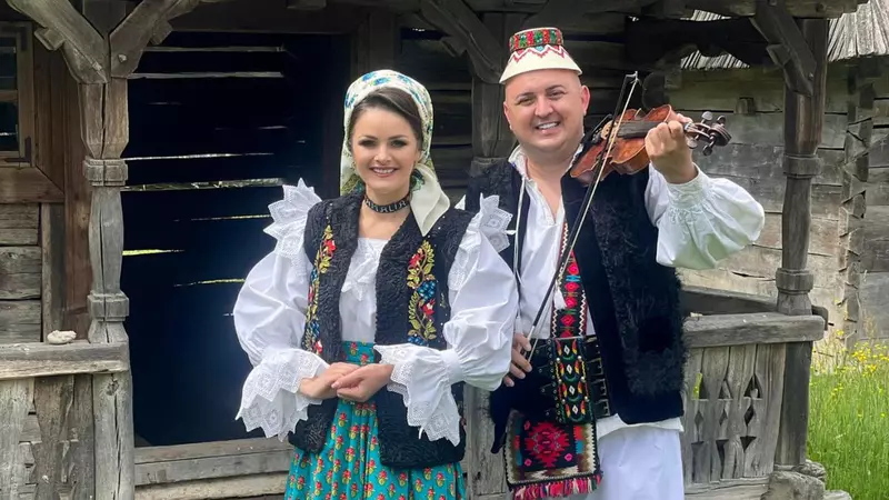 Amalia Ursu și Vasilică Ceterașu vor deveni părinți de gemeni. Soția artistului: "Am fost în stare de șoc"