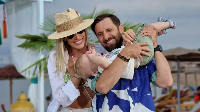 Dani Oțil și Gabriela Prisăcariu i-au tăiat moțul fiului lor: "Nu este o petrecere sofisticată"