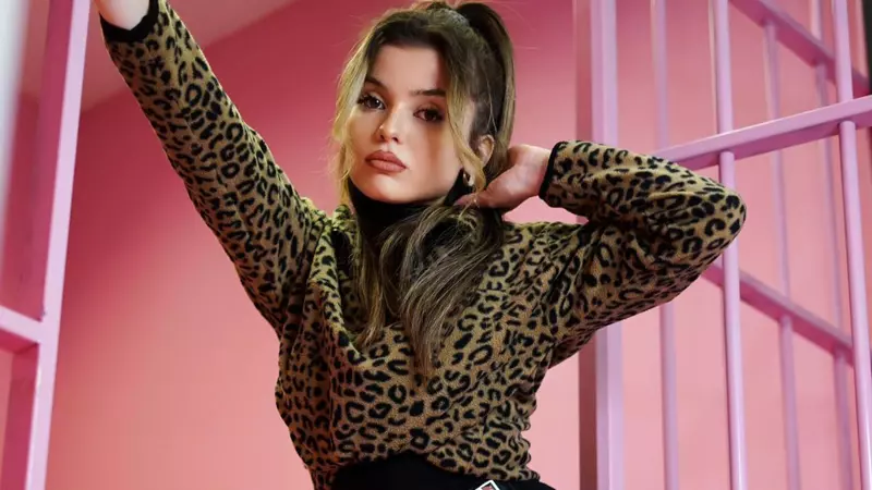 Cine este Flavia Barbu, vedetă pe TikTok. Tatăl ei a murit de cancer