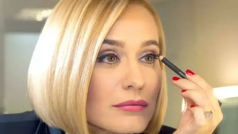 Andreea Esca a răbufnit pe Instagram, după ce a văzut o reclamă la un site de cărți. Ce a deranjat-o: „Hai să ne respectăm”