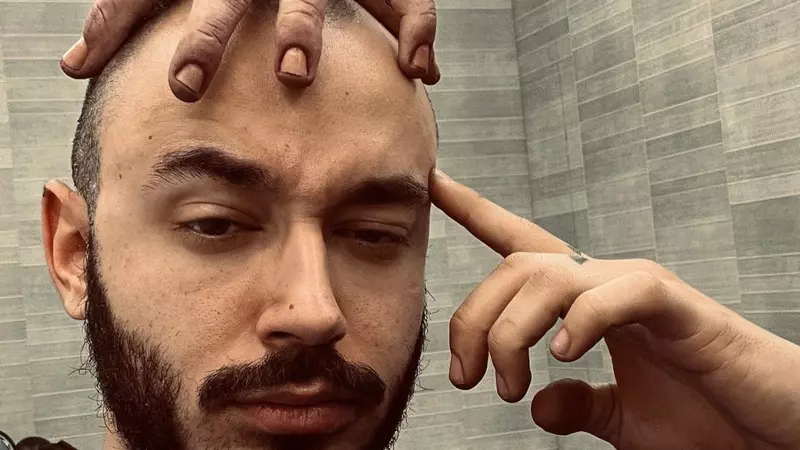 Cine este Victor Dorobanțu, actorul din serialul Wednesday de pe Netflix. Joacă rolul lui Thing